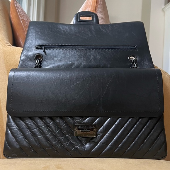 CHANEL So Black 2.55 Reissue 226 Chevron Flap Bag - Picture 2 of 13